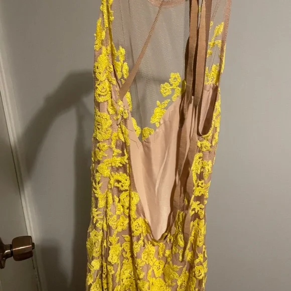 For love & lemons yellow lace dress excellent condition - Picture 4 of 5
